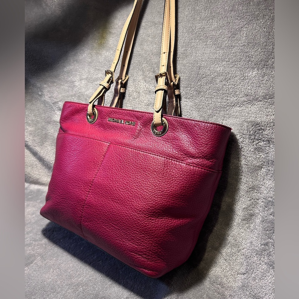Michael Kors Bedford Red Pocket Tote - Picture 3 of 10